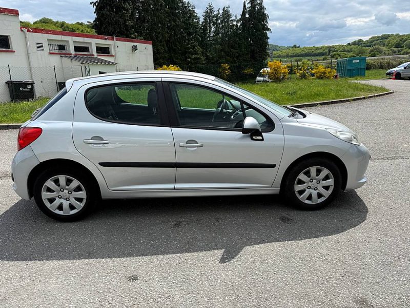 PEUGEOT 207 2009