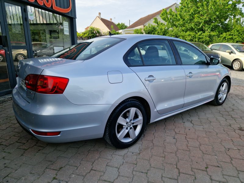 VOLKSWAGEN JETTA 2011