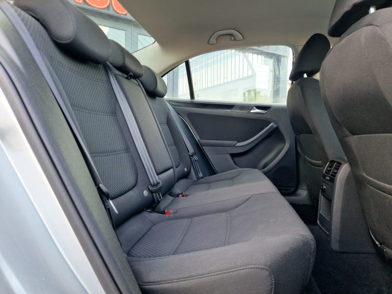 VOLKSWAGEN JETTA 2011