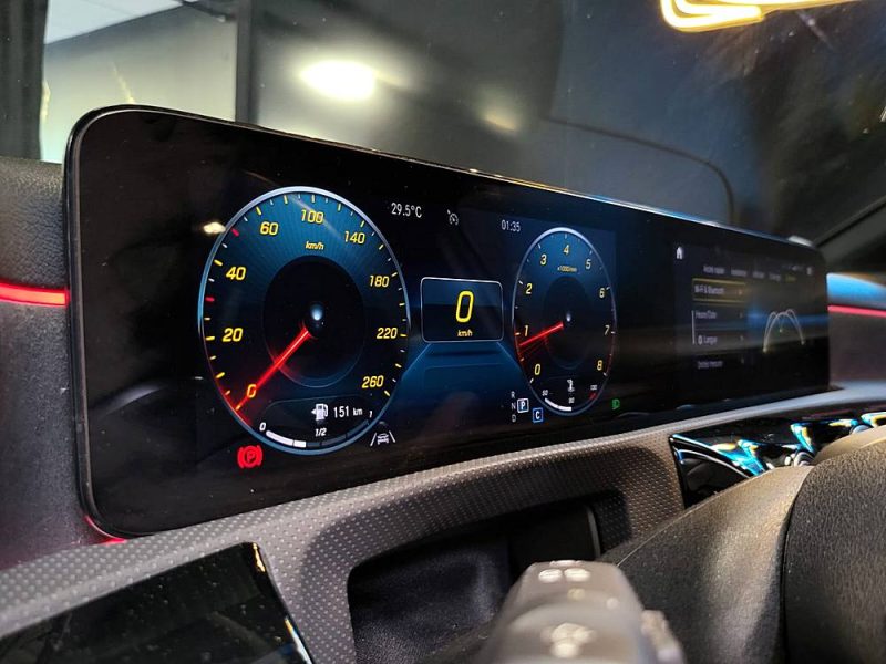 MERCEDES CLASSE A200 163cv AMG LINE /TOIT OUVRANT /SIEGES CHAUFFANTS /CARPLAY /VIRTUAL COCKPIT 