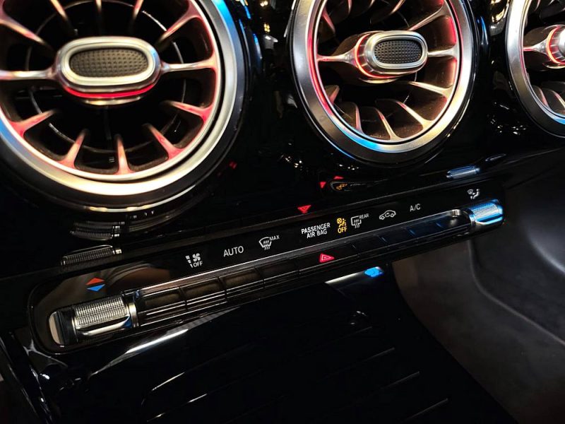 MERCEDES CLASSE A200 163cv AMG LINE /TOIT OUVRANT /SIEGES CHAUFFANTS /CARPLAY /VIRTUAL COCKPIT 