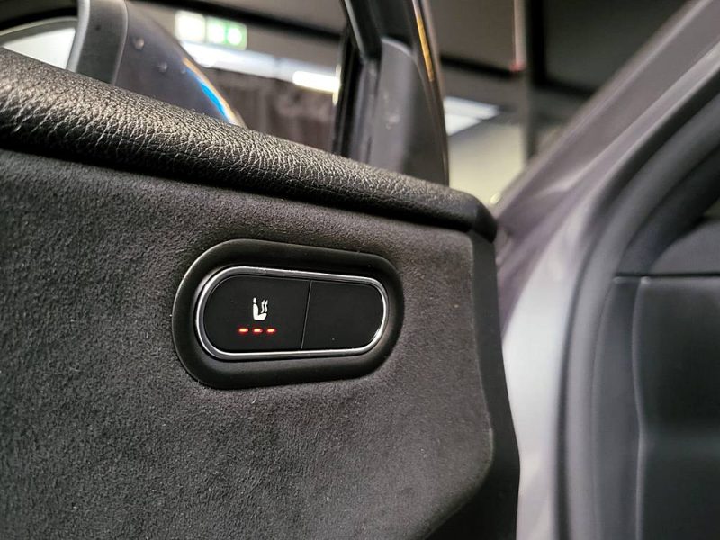 MERCEDES CLASSE A200 163cv AMG LINE /TOIT OUVRANT /SIEGES CHAUFFANTS /CARPLAY /VIRTUAL COCKPIT 