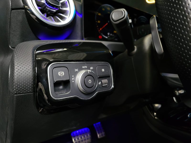 MERCEDES CLASSE A 200 163cv AMG LINE / SUIVI MERCEDES / TOIT OUVRANT / CARPLAY / CAMERA DE RECUL