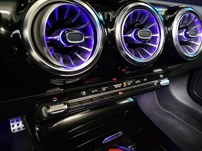 MERCEDES CLASSE A 200 163cv AMG LINE / SUIVI MERCEDES / TOIT OUVRANT / CARPLAY / CAMERA DE RECUL