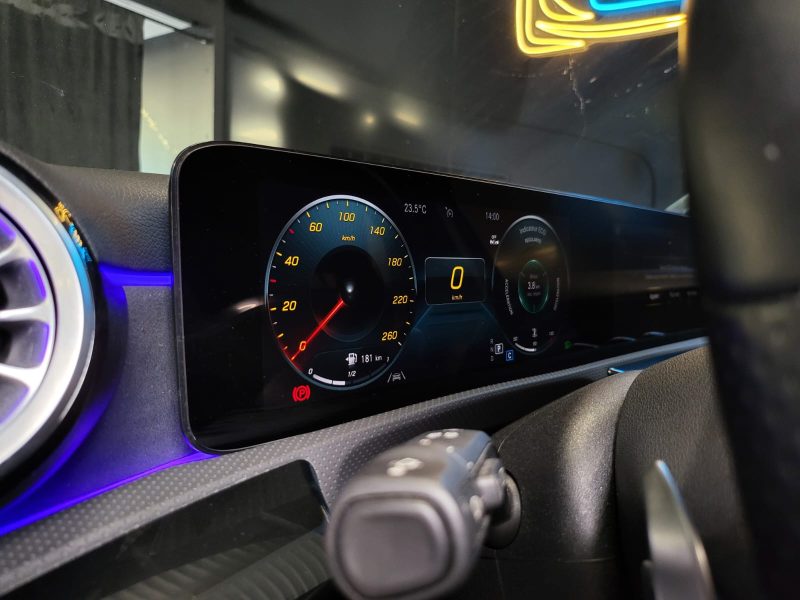 MERCEDES CLASSE A 200 163cv AMG LINE / SUIVI MERCEDES / TOIT OUVRANT / CARPLAY / CAMERA DE RECUL