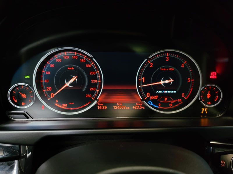 BMW X5 M50d xDrive 3.0d 381cv F15 /TOIT OUVRANT + HARMAN KARDON + SIEGES CUIR /