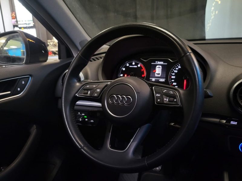 AUDI A3 30 TFSi 116cv SPORTBACK CARPLAY / RADAR DE RECUL / DRIVE SELECT