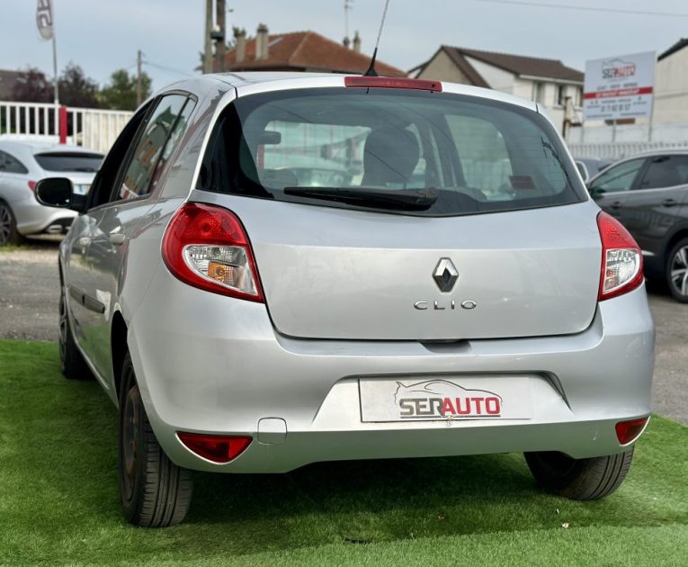 RENAULT CLIO III 1.2 16V 75CV EXPRESSION CLIM - *** REMISE - A PRIX COUTANT !! ***
