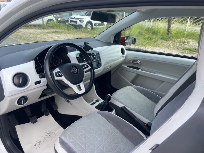 VOLKSWAGEN UP! 1.0 MPI 60CV BEATS AUDIO