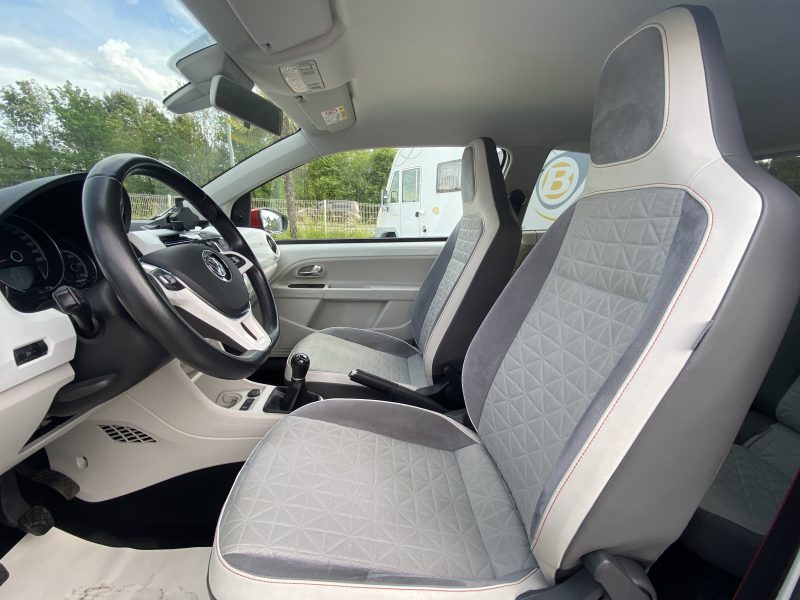 VOLKSWAGEN UP! 1.0 MPI 60CV BEATS AUDIO