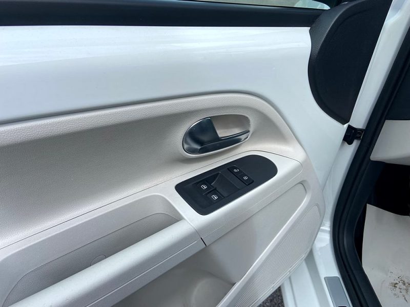 VOLKSWAGEN UP! 1.0 MPI 60CV BEATS AUDIO