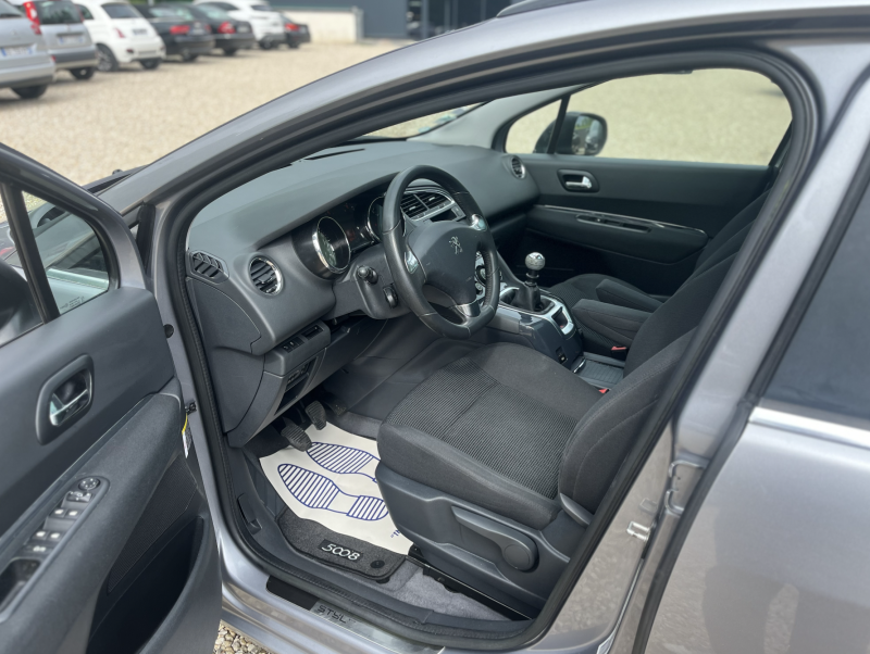 PEUGEOT 5008 2014