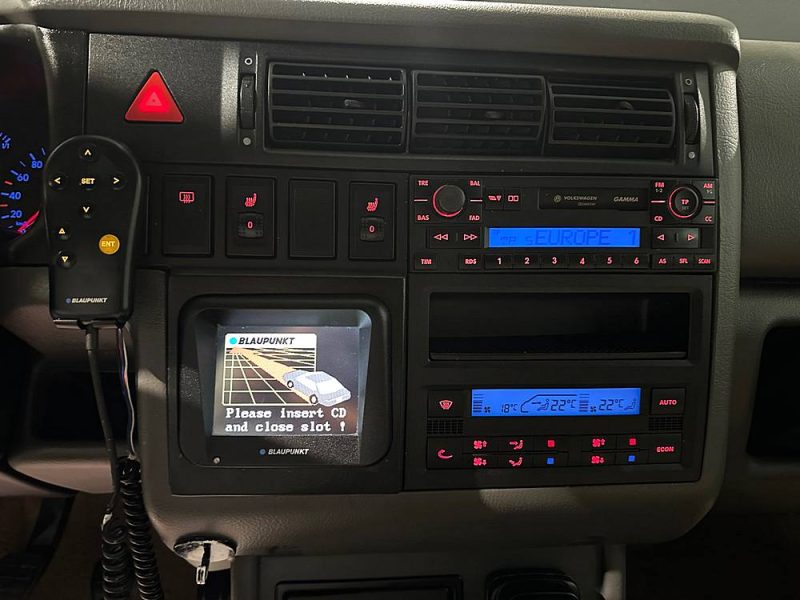 VOLKSWAGEN CARAVELLE 2.8i VR6 COMBI CARAVELLE BUSINESS 6P