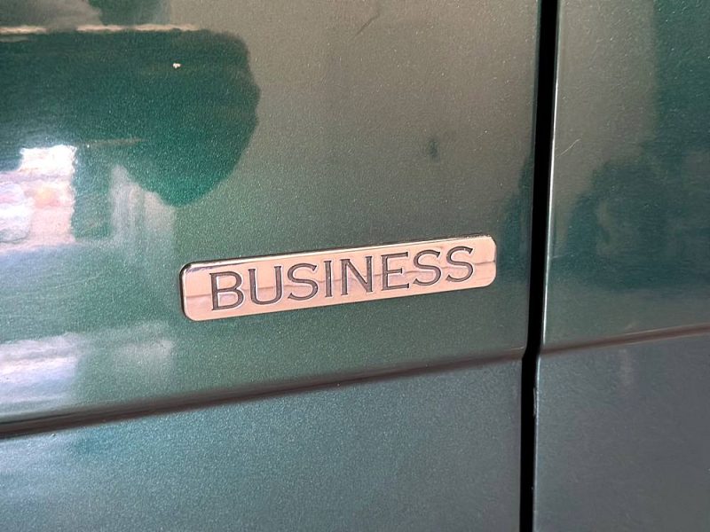 VOLKSWAGEN CARAVELLE 2.8i VR6 COMBI CARAVELLE BUSINESS 6P