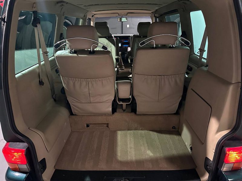 VOLKSWAGEN CARAVELLE 2.8i VR6 COMBI CARAVELLE BUSINESS 6P