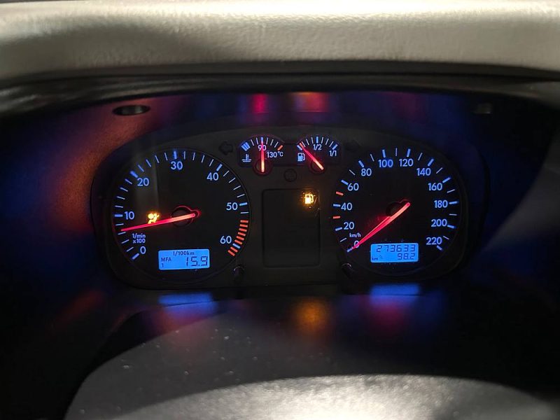 VOLKSWAGEN CARAVELLE 2.8i VR6 COMBI CARAVELLE BUSINESS 6P