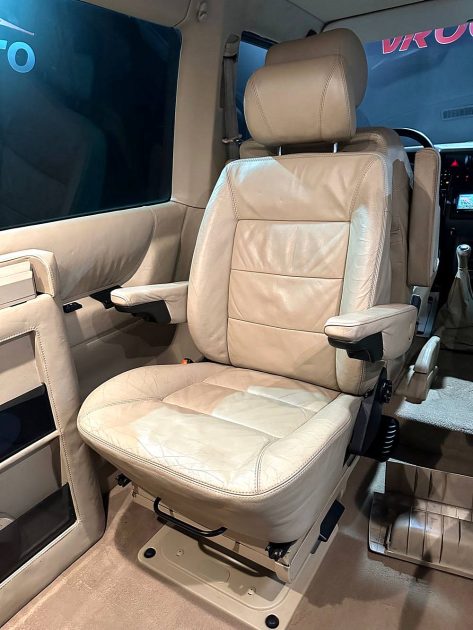 VOLKSWAGEN CARAVELLE 2.8i VR6 COMBI CARAVELLE BUSINESS 6P