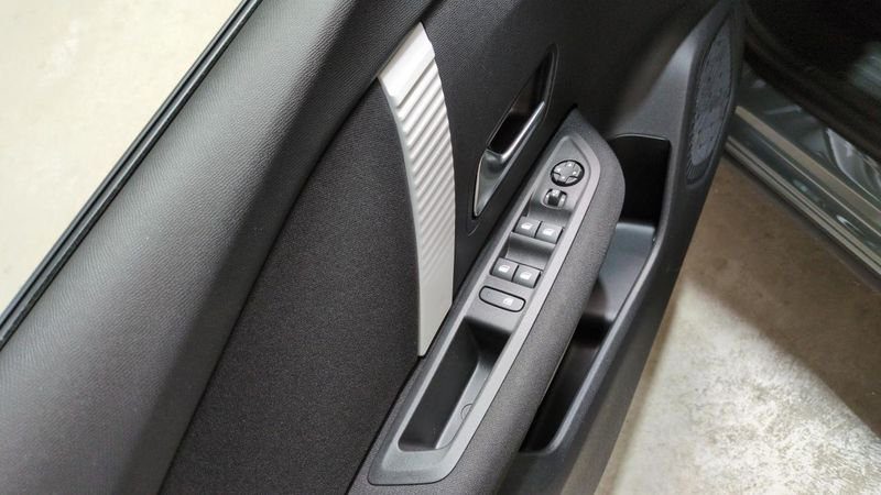 Citroën C4 nouvelle Hybride 145 e-dcs6 plus + sieges chauffants