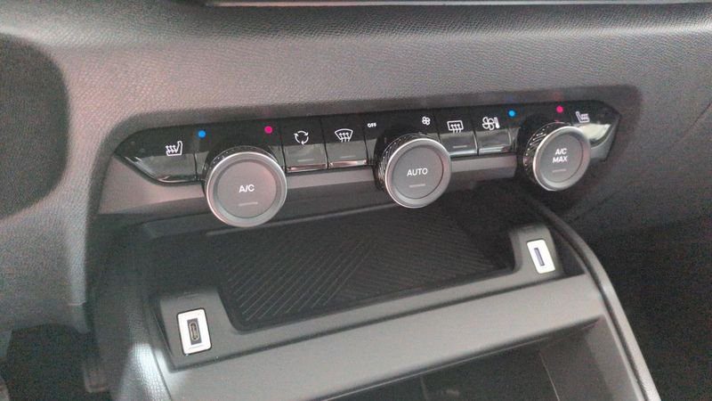 Citroën C4 nouvelle Hybride 145 e-dcs6 plus + sieges chauffants