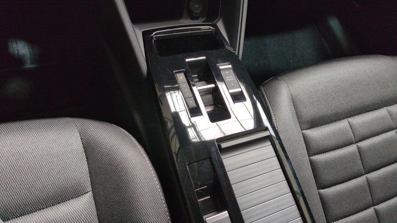 Citroën C4 nouvelle Hybride 145 e-dcs6 plus + sieges chauffants