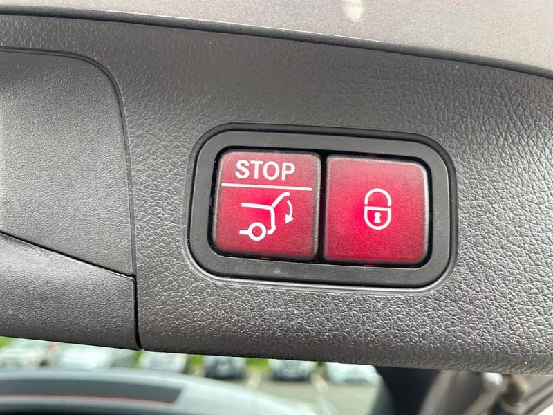  MERCEDES CLASSE GLA 250E - AMG LINE FULL - HYBRID - GARANTIE 