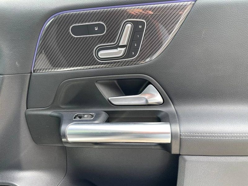  MERCEDES CLASSE GLA 250E - AMG LINE FULL - HYBRID - GARANTIE 