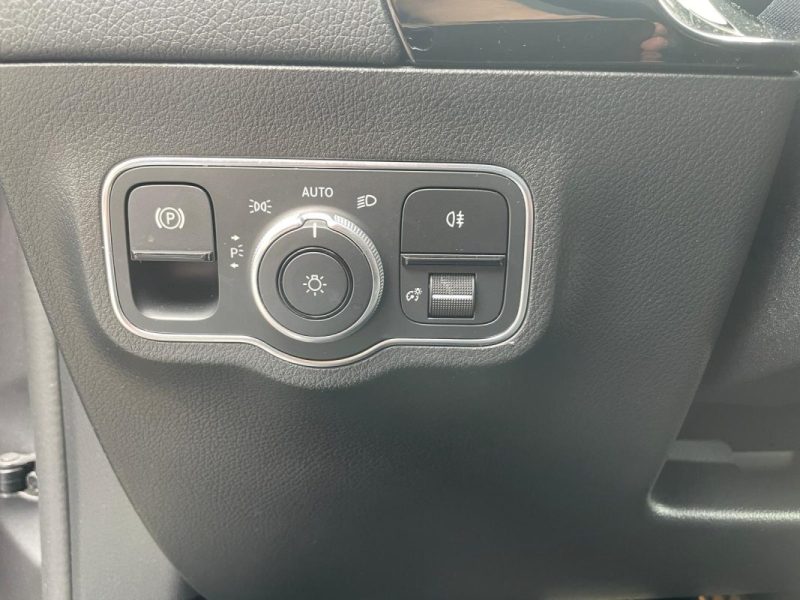  MERCEDES CLASSE GLA 250E - AMG LINE FULL - HYBRID - GARANTIE 