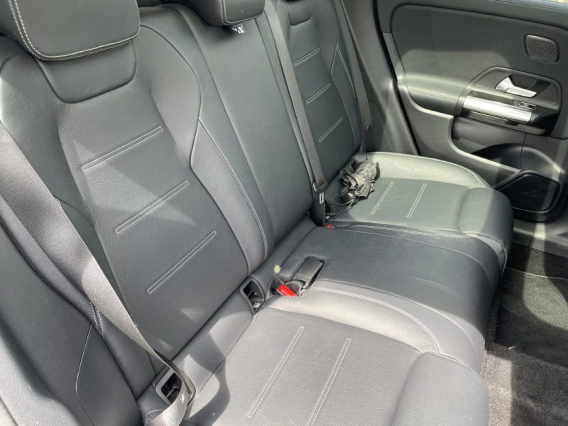  MERCEDES CLASSE GLA 250E - AMG LINE FULL - HYBRID - GARANTIE 