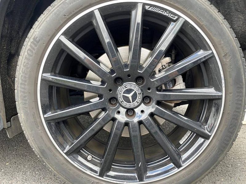  MERCEDES CLASSE GLA 250E - AMG LINE FULL - HYBRID - GARANTIE 