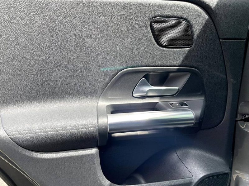  MERCEDES CLASSE GLA 250E - AMG LINE FULL - HYBRID - GARANTIE 