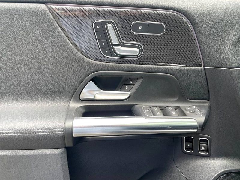  MERCEDES CLASSE GLA 250E - AMG LINE FULL - HYBRID - GARANTIE 