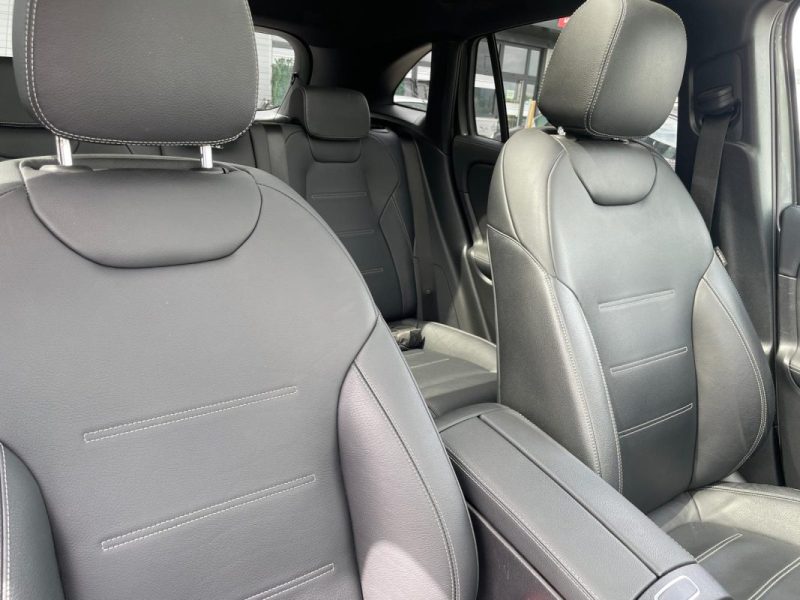  MERCEDES CLASSE GLA 250E - AMG LINE FULL - HYBRID - GARANTIE 