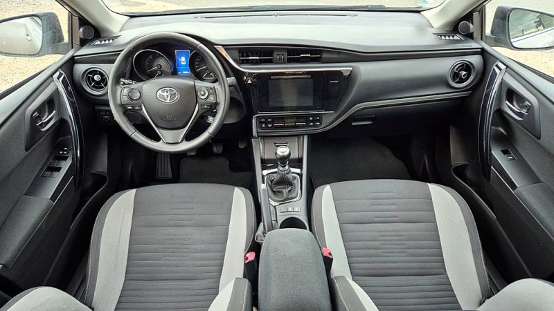 TOYOTA AURIS 2015