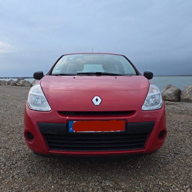 RENAULT CLIO *ETAT NICKEL*