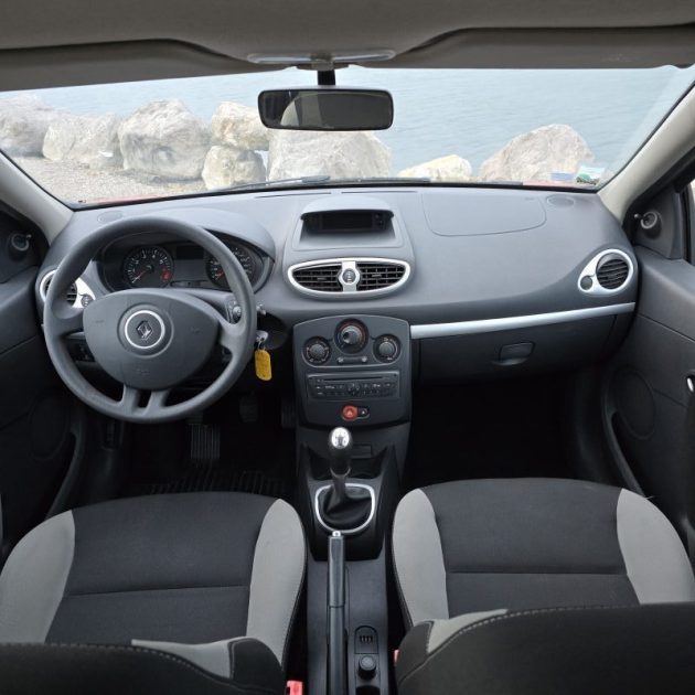 RENAULT CLIO *ETAT NICKEL*