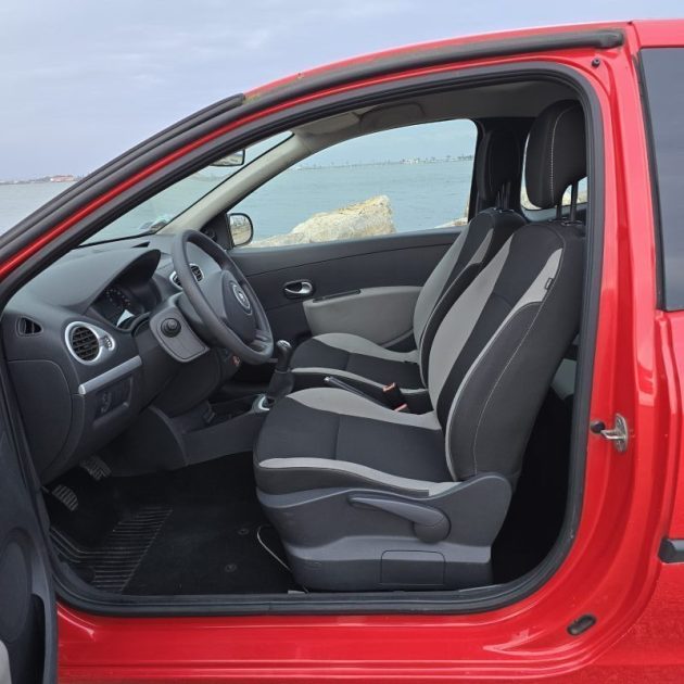 RENAULT CLIO *ETAT NICKEL*