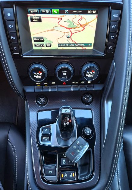 JAGUAR F-TYPE COUPE 5.0 V8 550 R AWD BVA8**PAS DE MALUS**CARBON*MERIDIAN*CLAPET*CAMERA*