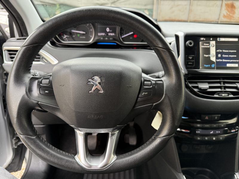 PEUGEOT 208  2013