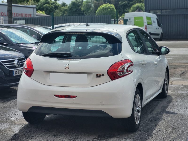 PEUGEOT 208 2013
