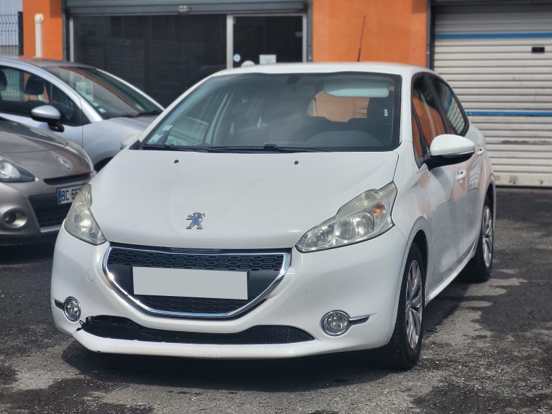 PEUGEOT 208 2013