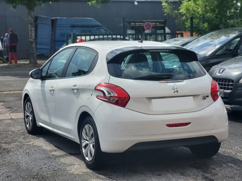 PEUGEOT 208 2013