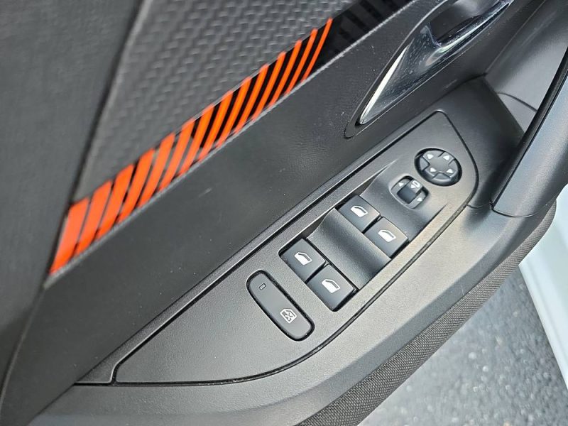 PEUGEOT 2008 1.5 BLUE HDI *boite automatique*