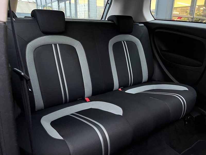 FIAT GRANDE PUNTO 1.3 MULTIJET 75 Cv CLIMATISATION BLUETOOTH 5 PLACES - GARANTIE 1 AN