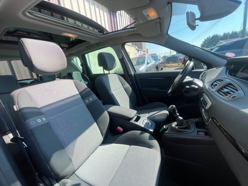 RENAULT MEGANE SCENIC 2012 BOSE 1.2i - 16V TURBO TCE 115CV CRIT'AIR 1