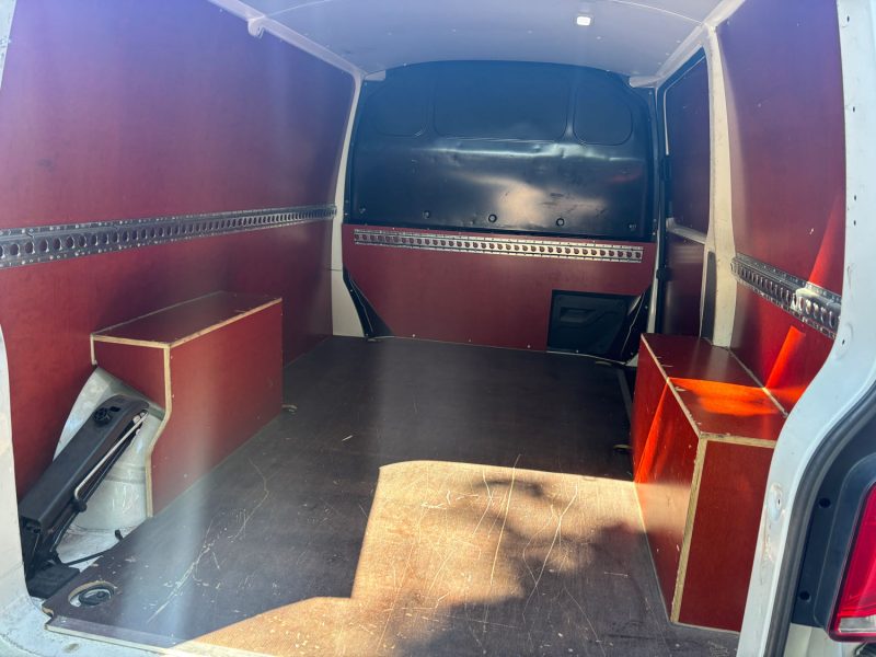 VOLKSWAGEN TRANSPORTER 2023