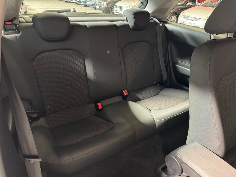 AUDI A1 1.6 TDI 90ch FAP Business line 