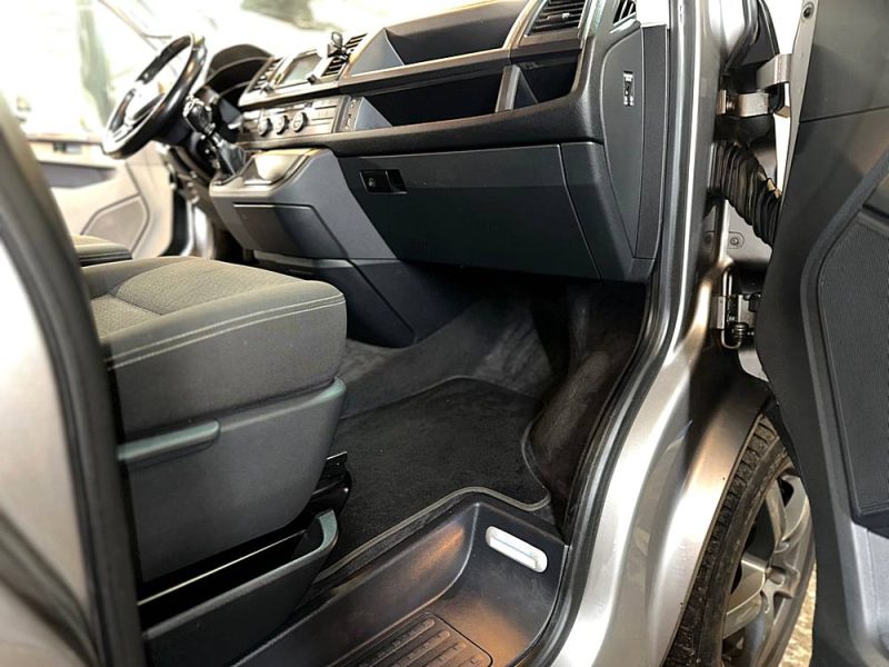 VOLKSWAGEN MULTIVAN 2016