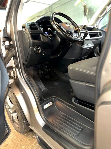 VOLKSWAGEN MULTIVAN 2016