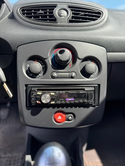 RENAULT  CLIO 3 Yahoo! 1.2 LEV 75CV / Distribution Neuve / CT OK / 68.000KM 