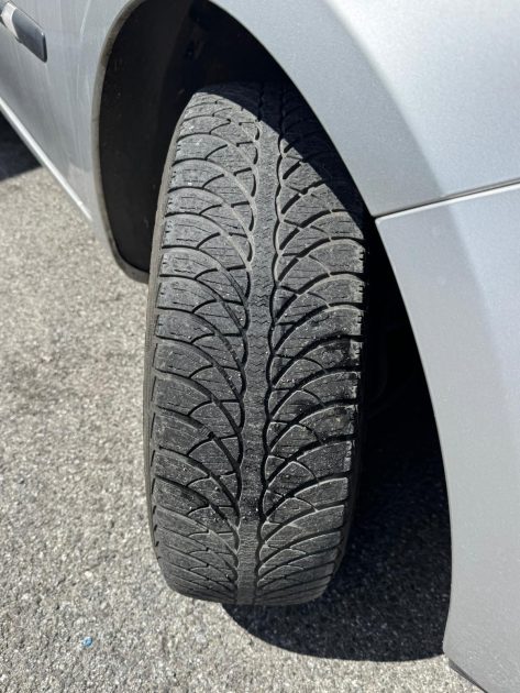 RENAULT  CLIO 3 Yahoo! 1.2 LEV 75CV / Distribution Neuve / CT OK / 68.000KM 